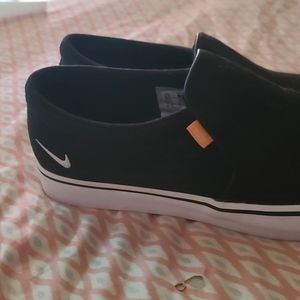 Women's Nike shoe